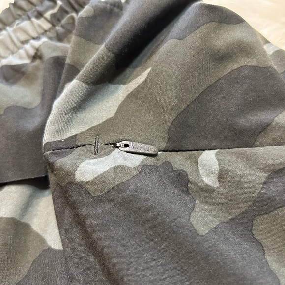 Athleta ⚜️ Multi Green Camo Mesh Racer Run Short 4” - Picture 7 of 9